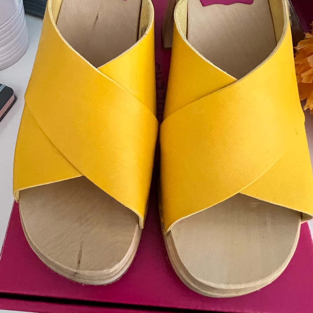 Swedish Hasbeens NIB Anette yellow size 40